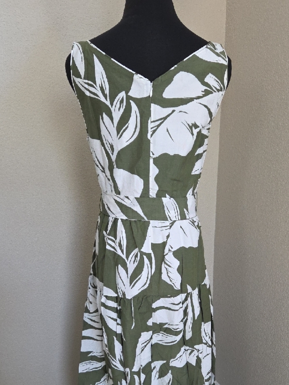 Ann Taylor | Olive and White Leaf-Print Sleeveless Maxi Dress, Size 4 - Picture 4 of 7